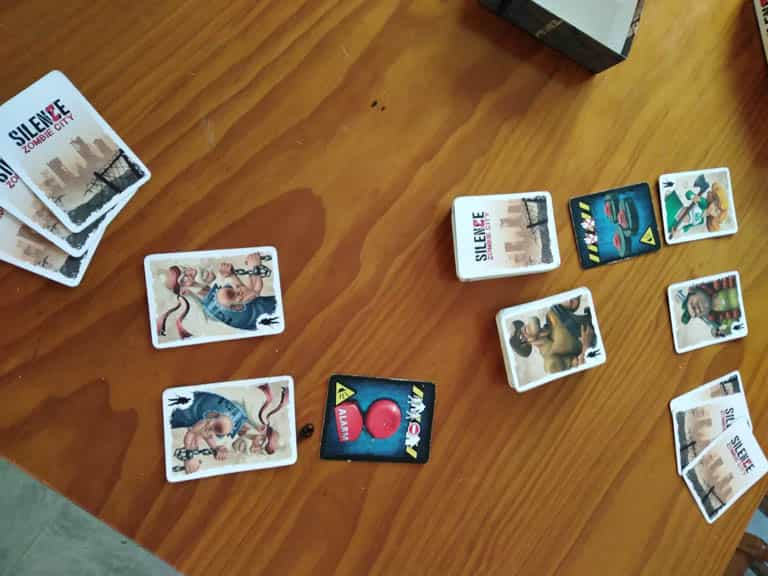 Juego de Mesa Silence Zombie City Cartas Partida